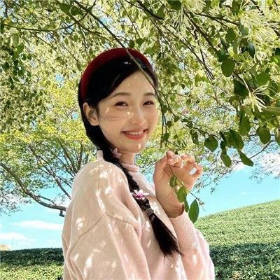 穿黑衣的女孩